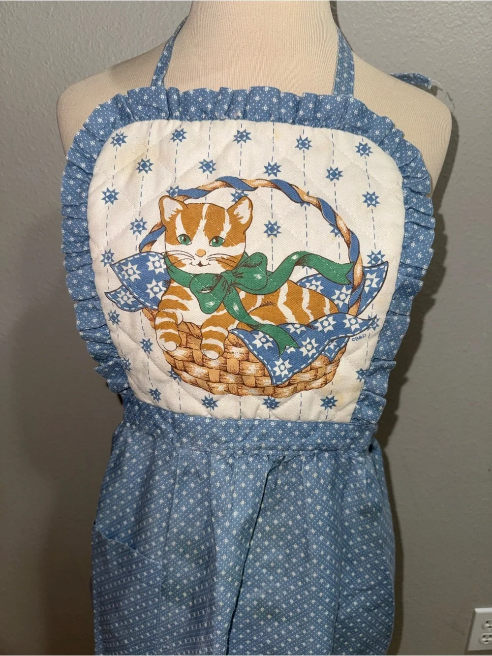 VTG B&D blue Ruffle kitty in basket Embroidery Apron Cottagecore Farmhouse